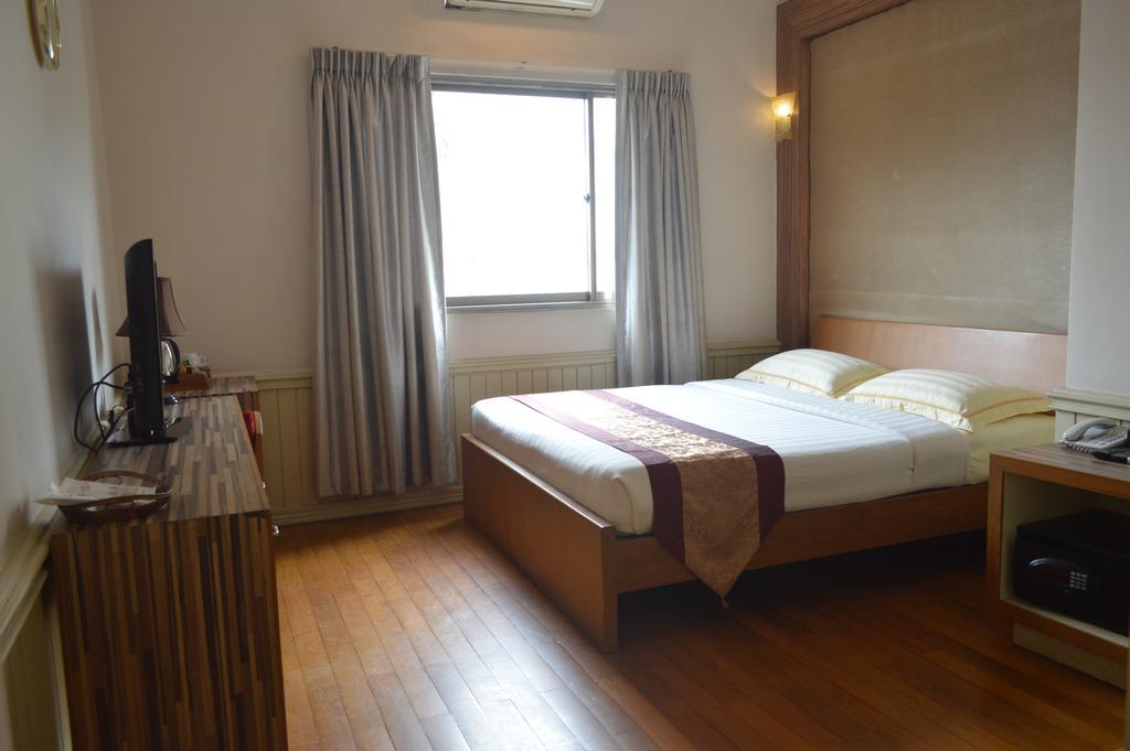 Hotel 63 3*
